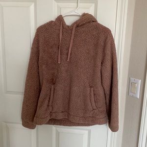 Small universal threads fluffy sweatshirt!